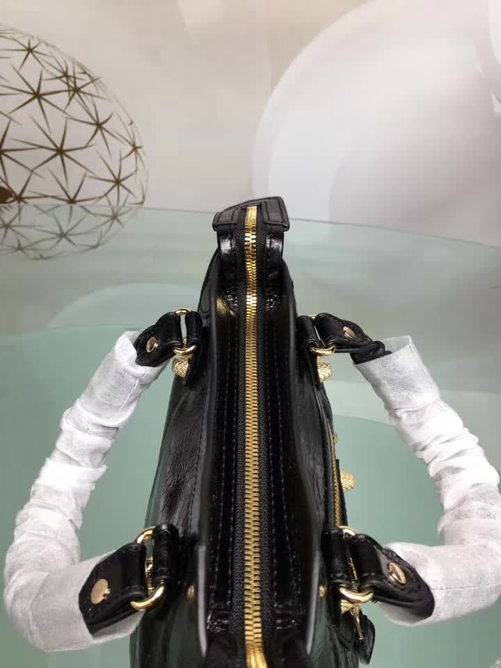 BALENCIAG巴黎世家 義大利進口 原版油蠟頭層牛皮 香皮小銀釘 時尚百搭 手提肩背斜挎包  BL1568